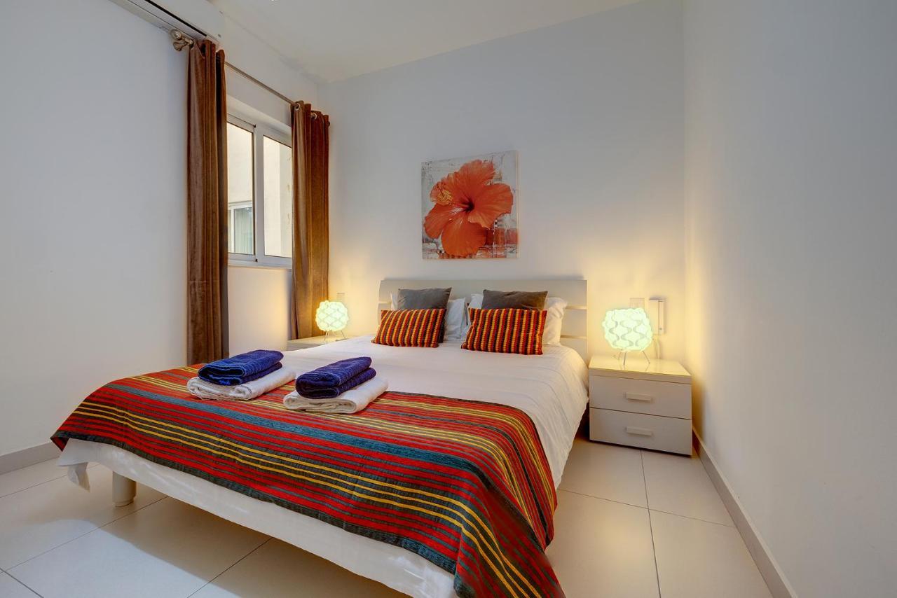 Modern Apartment Steps From Balluta Bay 斯利马 外观 照片