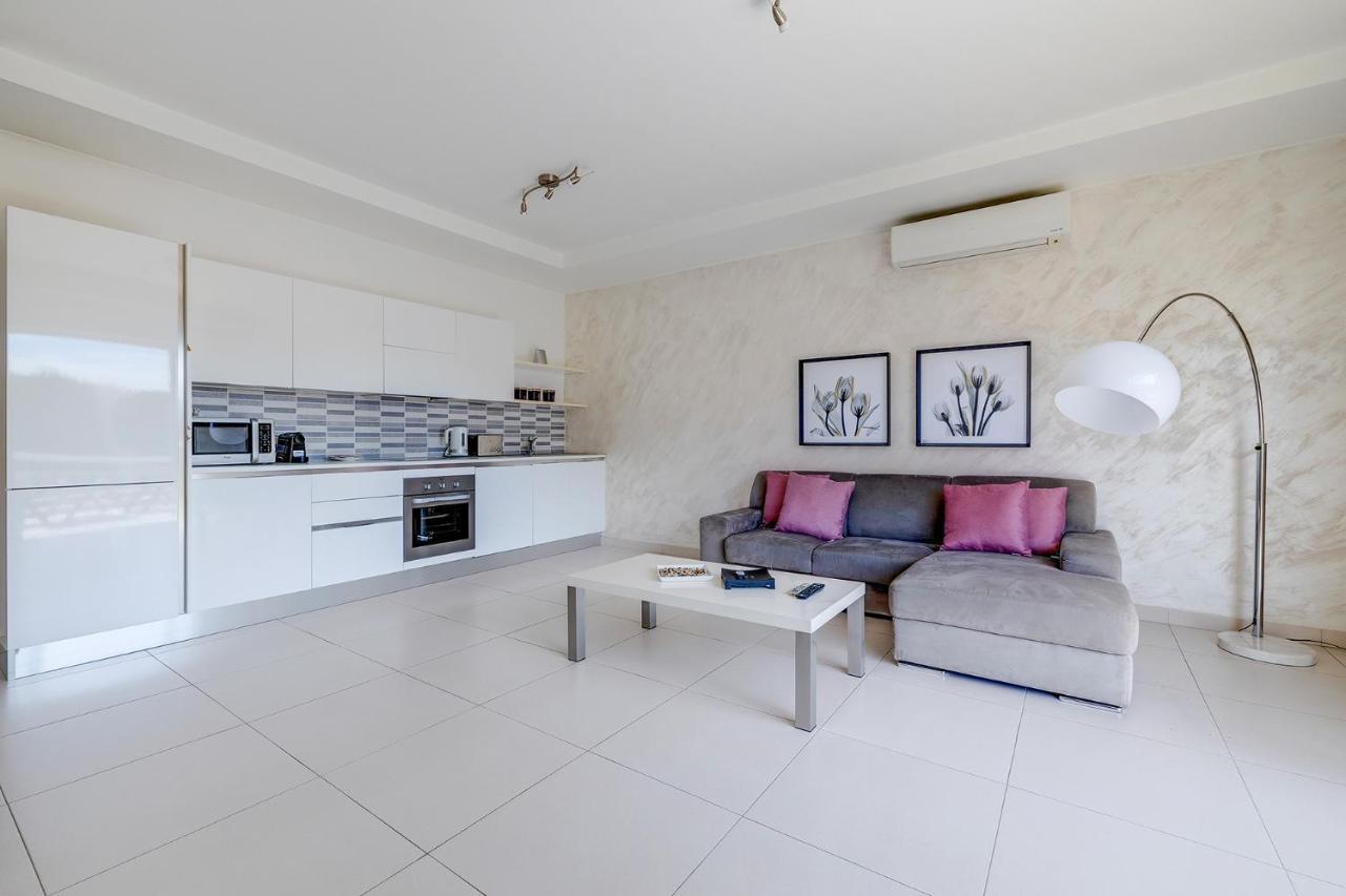 Modern Apartment Steps From Balluta Bay 斯利马 外观 照片