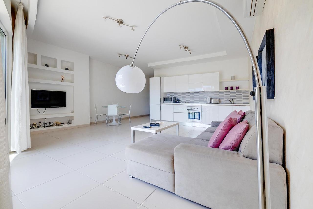 Modern Apartment Steps From Balluta Bay 斯利马 外观 照片