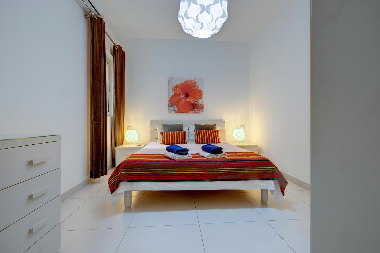 Modern Apartment Steps From Balluta Bay 斯利马 外观 照片